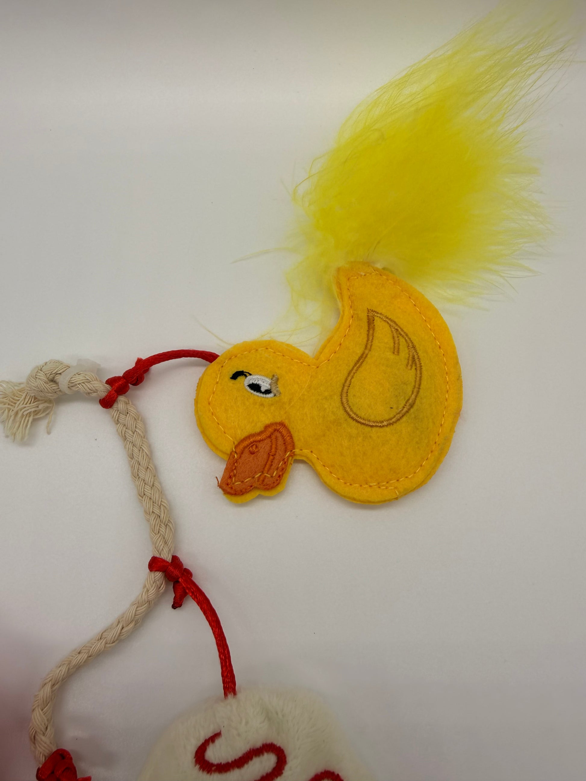Personalised Cat Birthday Gift Box – Toys, Treats, Party Hat (Salmon/Chicken)